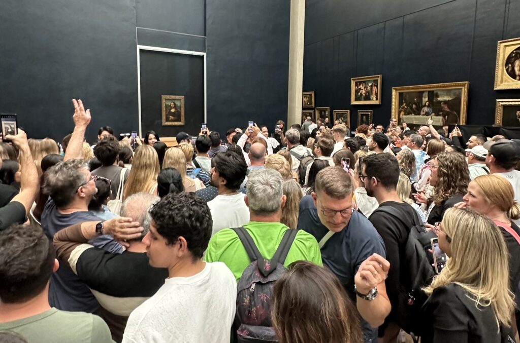 the crowd at the mona lisa at the louvre in Paris, France